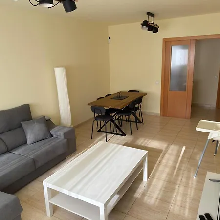 Cozy Modern 3 Bedroom *