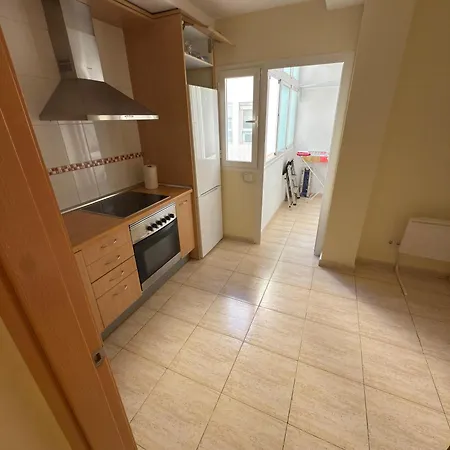 Cozy Modern 3 Bedroom *