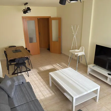 Cozy Modern 3 Bedroom *